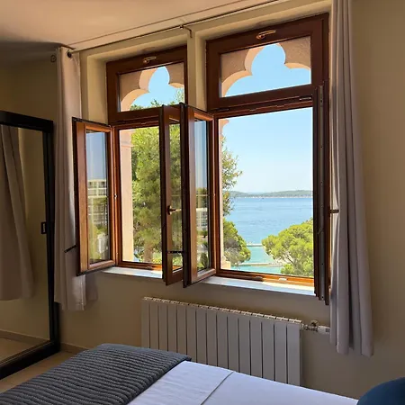 Dinka * Hvar Town